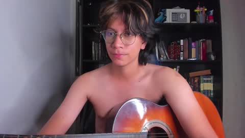 Snapshot of literateboy chatting on January 15, 1:43 am Literateboy online show from January 15, 1:43 am