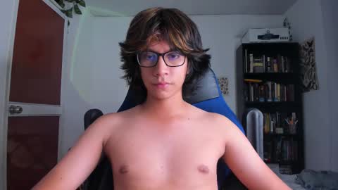 Snapshot of literateboy chatting on February 10, 1:43 am Literateboy online show from February 10, 1:43 am