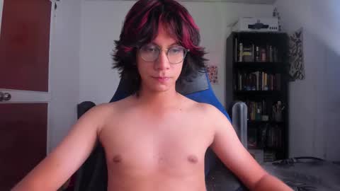 Snapshot of literateboy chatting on February 23, 1:36 am Literateboy online show from February 23, 1:36 am