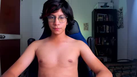 Snapshot of literateboy chatting on February 24, 1:36 am Literateboy online show from February 24, 1:36 am