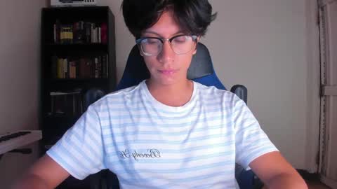 Snapshot of literateboy chatting on June 4, 1:44 am Literateboy online show from June 4, 1:44 am