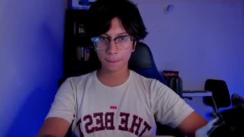 Snapshot of literateboy chatting on July 6, 1:35 am Literateboy online show from July 6, 1:35 am