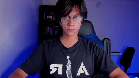 Snapshot of literateboy chatting on July 7, 1:41 am Literateboy online show from July 7, 1:41 am