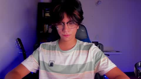 Snapshot of literateboy chatting on July 22, 1:41 am Literateboy online show from July 22, 1:41 am