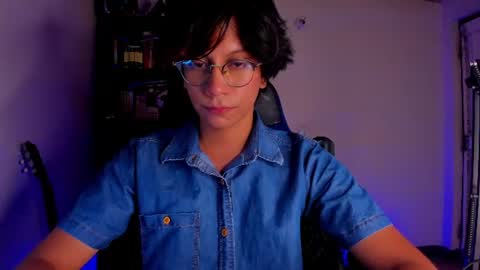 Snapshot of literateboy chatting on August 5, 1:41 am Literateboy online show from August 5, 1:41 am