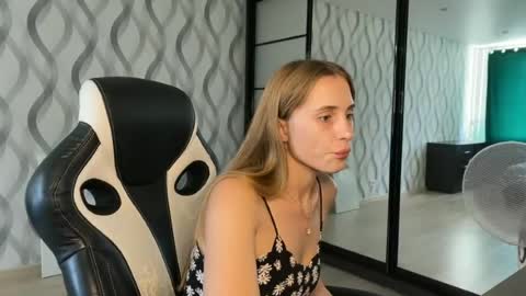 Snapshot of litle_girl05 chatting on June 30, 8:48 am LUNA online show from June 30, 8:48 am