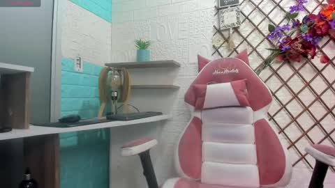 VANESSA online show from April 22, 1:12 pm