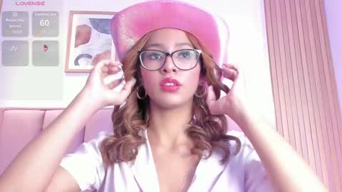 Snapshot of litlle_chanel chatting on October 10, 11:31 am  Channel  online show from October 10, 11:31 am