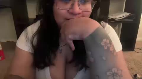 Snapshot of littldeath chatting on October 10, 7:29 am littldeath online show from October 10, 7:29 am