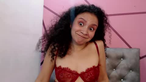 Snapshot of little18doll chatting on April 28, 9:09 pm little18doll online show from April 28, 9:09 pm