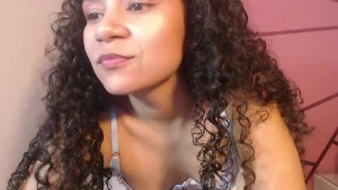 Snapshot of little18doll chatting on May 22, 10:26 pm little18doll online show from May 22, 10:26 pm