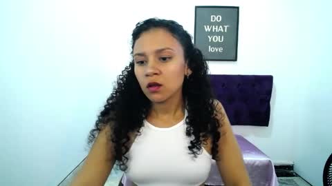 Snapshot of little18doll chatting on June 2, 11:07 pm little18doll online show from June 2, 11:07 pm
