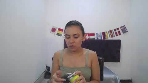 Snapshot of little18doll chatting on July 17, 10:47 pm little18doll online show from July 17, 10:47 pm