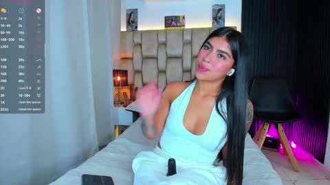 Sophie ---- connected from 1400 to 2100 Colombia time online show from April 19, 7:38 pm