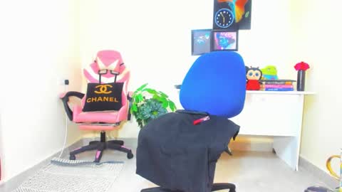 Snapshot of little_africa chatting on December 14, 9:40 am little_africa online show from December 14, 9:40 am