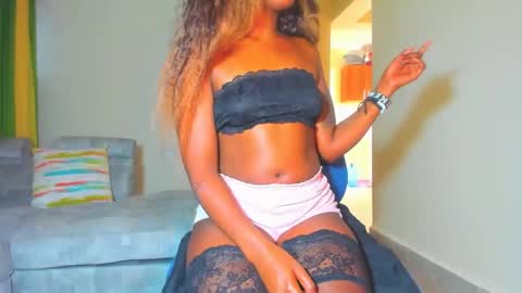 Snapshot of little_africa chatting on January 1, 2:09 pm little_africa online show from January 1, 2:09 pm