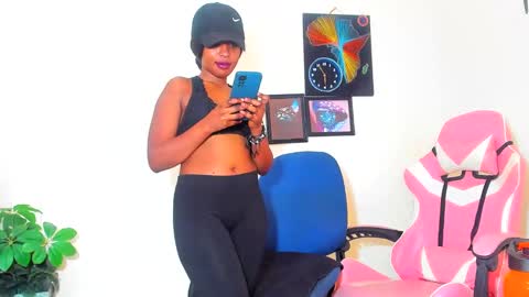 Snapshot of little_africa chatting on February 10, 1:11 pm little_africa online show from February 10, 1:11 pm