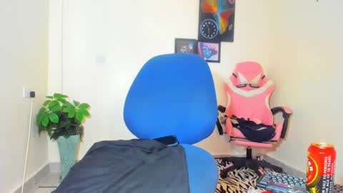 Snapshot of little_africa chatting on February 28, 11:14 am little_africa online show from February 28, 11:14 am