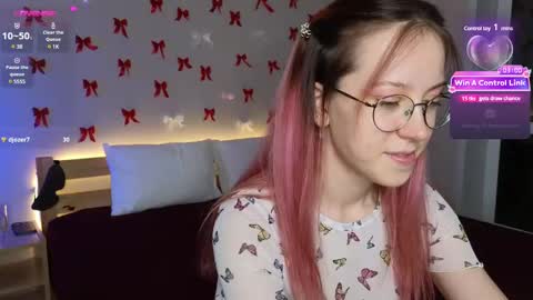 Snapshot of little_bliss chatting on March 4, 7:32 pm little_bliss online show from March 4, 7:32 pm