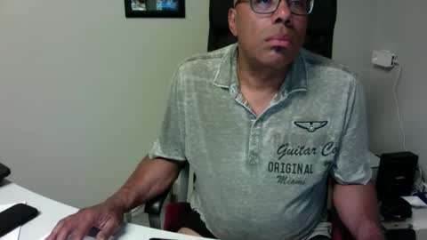 Snapshot of little_buddha chatting on May 25, 9:21 pm Pure Black Power online show from May 25, 9:21 pm
