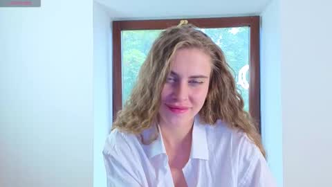 Snapshot of little_cu1tie chatting on October 7, 10:45 am Margo online show from October 7, 10:45 am