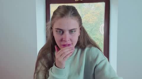 Snapshot of little_cu1tie chatting on October 17, 7:55 am Margo online show from October 17, 7:55 am