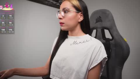 Help me reach 100 likes online show from November 11, 7:14 pm