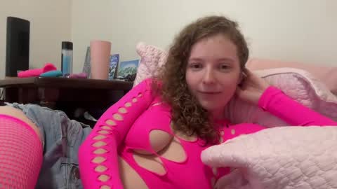 Snapshot of little_kiity_chloe chatting on June 17, 6:20 pm Kitty Chloe and Tamer online show from June 17, 6:20 pm