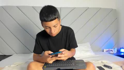 Snapshot of little_kris1 chatting on October 25, 12:34 pm little_kris1 online show from October 25, 12:34 pm