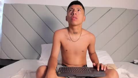 Snapshot of little_kris1 chatting on November 5, 12:27 pm little_kris1 online show from November 5, 12:27 pm