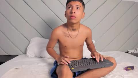 Snapshot of little_kris1 chatting on November 8, 12:27 pm little_kris1 online show from November 8, 12:27 pm