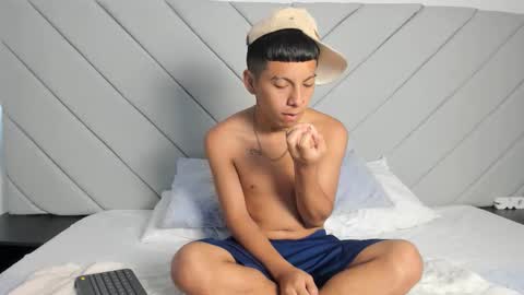 Snapshot of little_kris1 chatting on November 11, 12:38 pm little_kris1 online show from November 11, 12:38 pm