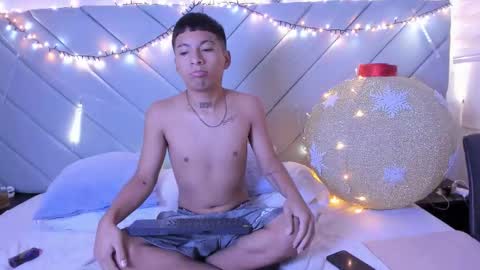 Snapshot of little_kris1 chatting on November 24, 12:27 pm little_kris1 online show from November 24, 12:27 pm