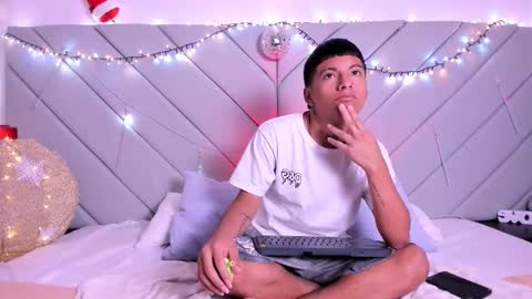 Snapshot of little_kris1 chatting on December 4, 12:36 pm little_kris1 online show from December 4, 12:36 pm