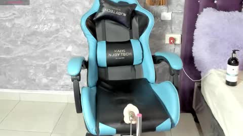 Lili online show from January 19, 9:02 pm