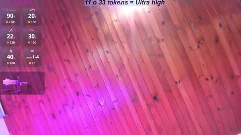 Snapshot of little_lili19 chatting on April 28, 2:27 am Lili online show from April 28, 2:27 am