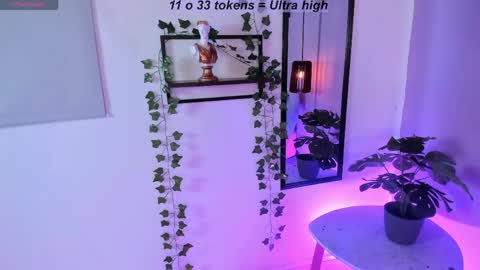 Snapshot of little_lili19 chatting on April 30, 8:57 pm Lili online show from April 30, 8:57 pm
