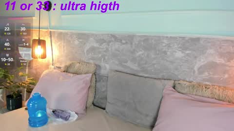 Snapshot of little_lili19 chatting on May 14, 9:32 pm Lili online show from May 14, 9:32 pm