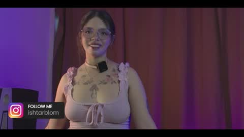 Snapshot of little_maeve chatting on May 7, 10:26 pm Maeve online show from May 7, 10:26 pm