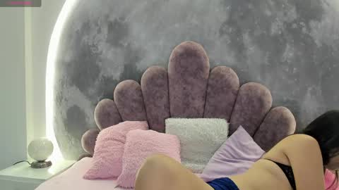 little_melanie online show from May 4, 6:48 pm