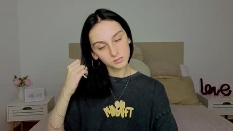 Snapshot of little_mollee chatting on October 16, 8:10 pm little_mollee online show from October 16, 8:10 pm