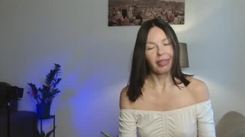 Snapshot of little_nicole_ chatting on October 5, 11:19 am Nicole online show from October 5, 11:19 am