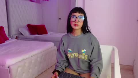 Paulette online show from April 18, 3:43 am