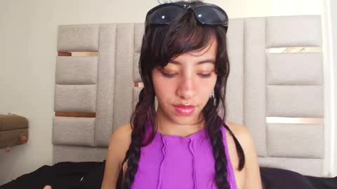 Mia online show from December 20, 2:57 pm