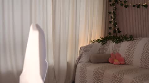 Kiki online show from October 4, 2:04 pm