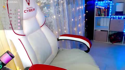 Snapshot of little_raiden chatting on November 22, 2:21 am little_raiden online show from November 22, 2:21 am