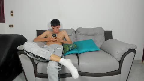 Snapshot of little_show_sexy chatting on November 15, 3:48 am little_show_sexy online show from November 15, 3:48 am