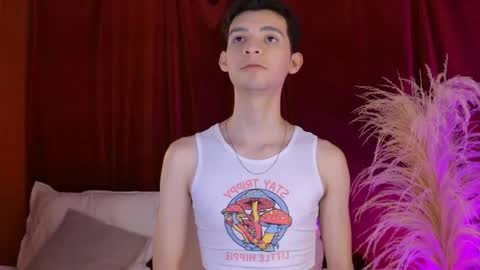 Snapshot of little_twiink chatting on May 7, 6:13 pm Juan Ferrer online show from May 7, 6:13 pm