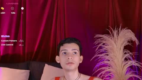 Snapshot of little_twiink chatting on June 9, 2:06 pm Juan Ferrer online show from June 9, 2:06 pm