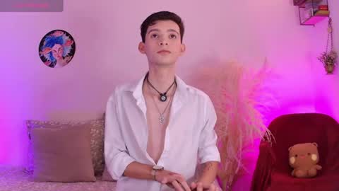 Snapshot of little_twiink chatting on July 12, 1:57 pm Juan Ferrer online show from July 12, 1:57 pm